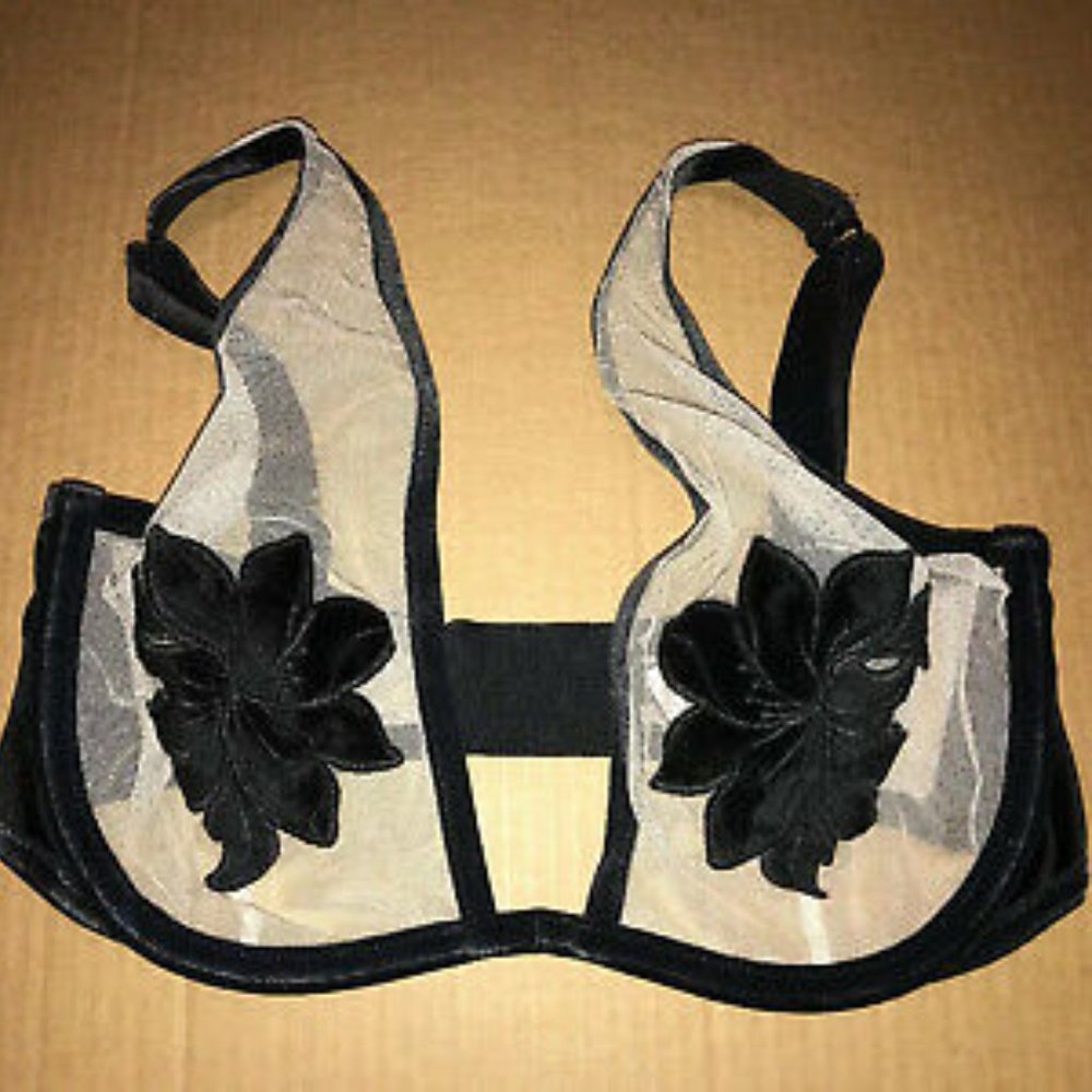 NWT Victoria's Secret Unlined Plunge Bra